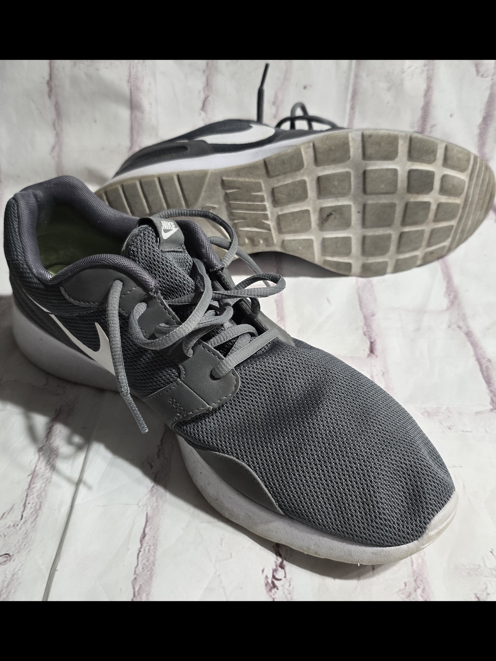 Nike Men's Gray and White Casual Sneakers